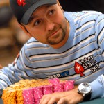 Negreanu rate la marche, le bracelet pour Raymond Avant